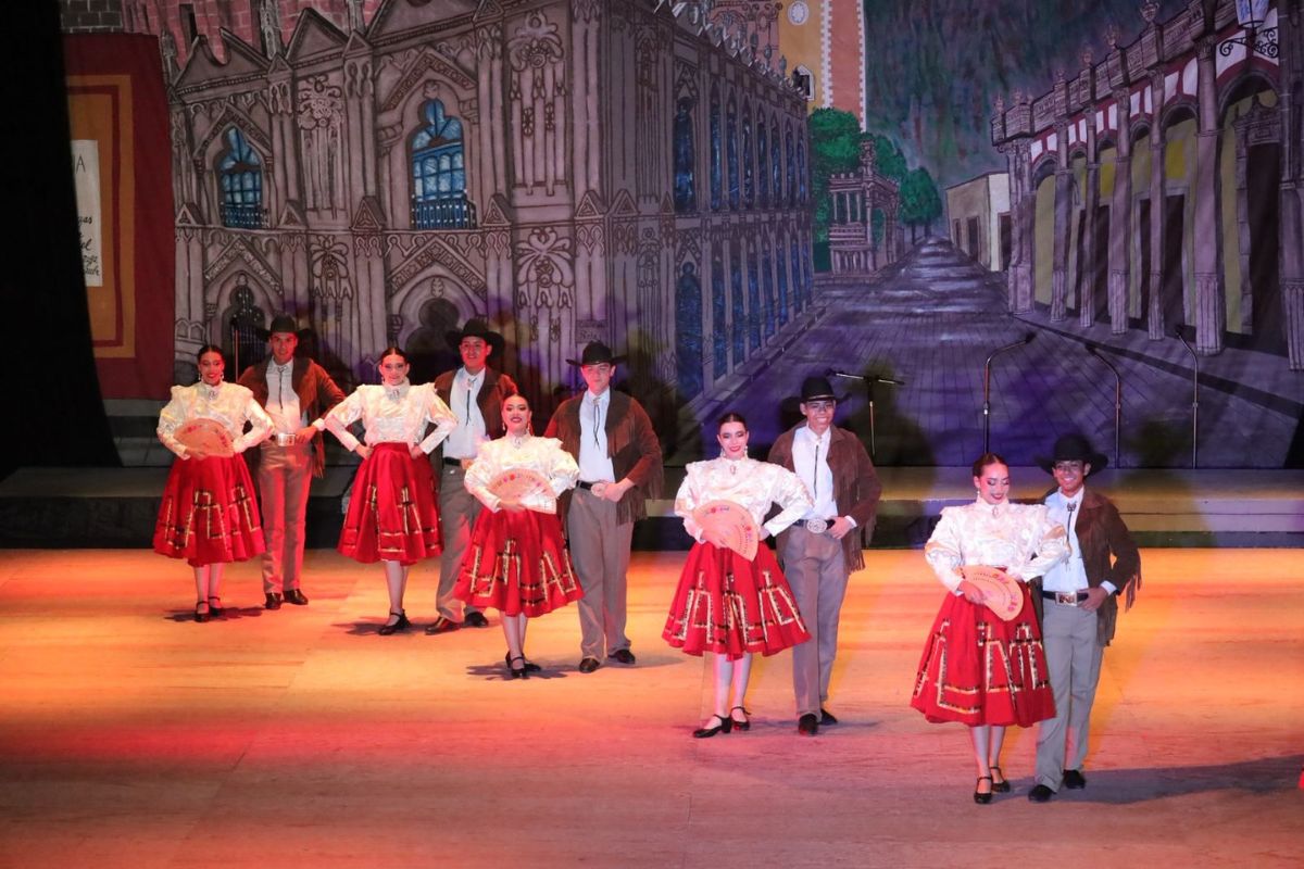 Arte y tradición se conjugan en el teatro Hinojosa con la presentación de Casa Yaiyari.