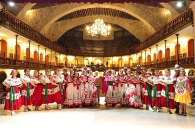 Arte y tradición se conjugan en el teatro Hinojosa con la presentación de Casa Yaiyari