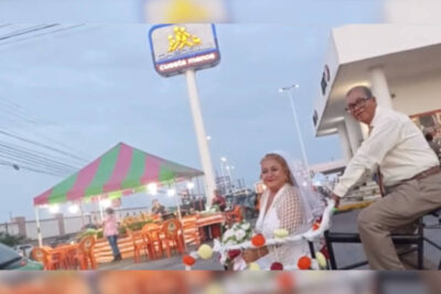 Abuelitos acuden a su boda en un triciclo y su video se hace viral