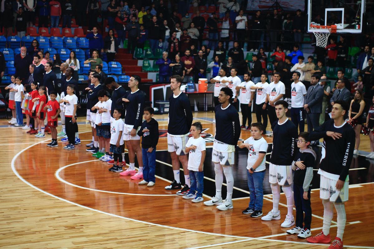Mineros enciende la duela y la afición responde: fiesta total en el Marcelino González