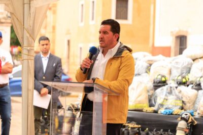 Javier Torres Rodríguez realiza entrega de equipos a Protección  Civil y Bomberos de Fresnillo