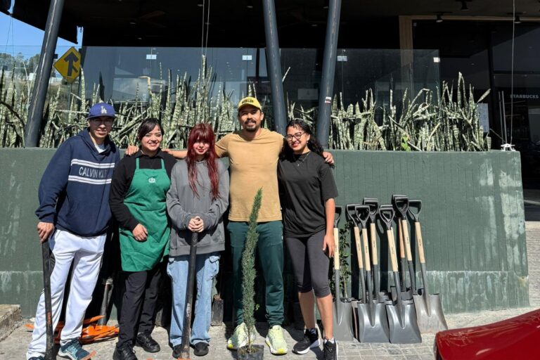 Ayuntamiento de Zacatecas y Starbucks impulsan jornada de reforestación urbana