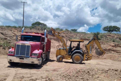Dan seguimiento al programa de mantenimiento de caminos rurales de terracería en Jerez