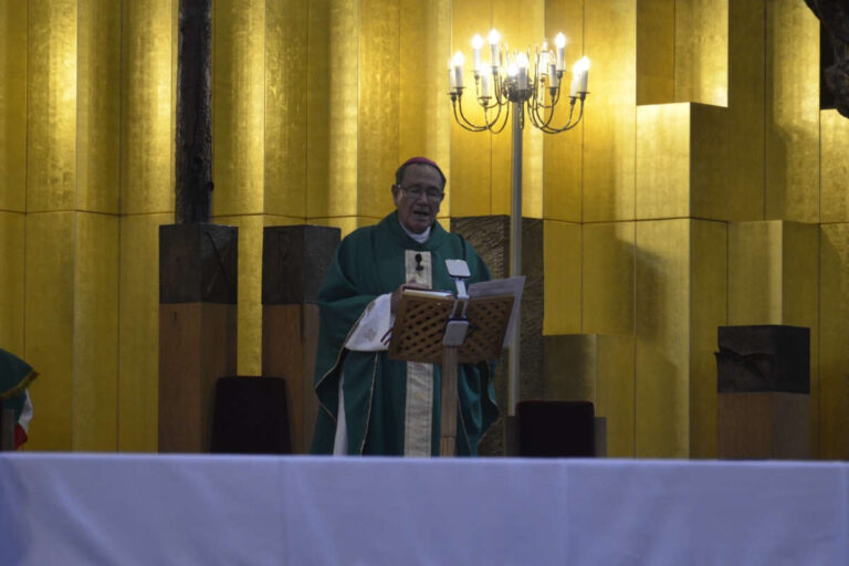 Llama Obispo de Zacatecas a servir con alegría