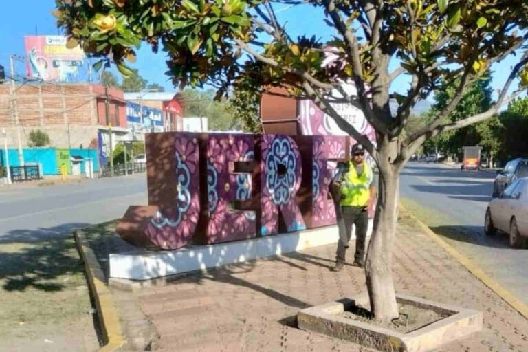 Realizan labores de mantenimiento en el bulevar Suave Patria de Jerez