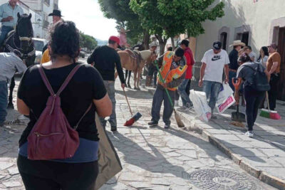Realizan un operativo especial de limpieza en el Jardín Principal y calles de Jerez