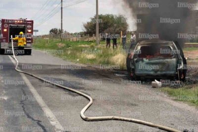 Se incendia una camioneta sobre la carretera cerca a la comunidad San Isidro