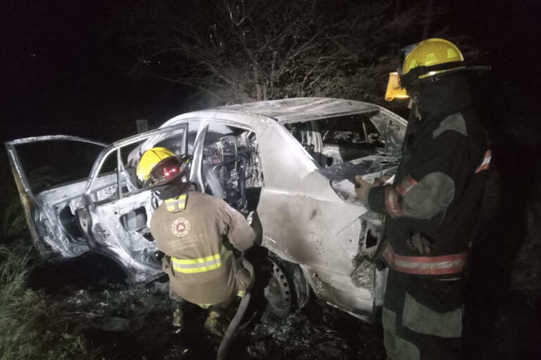 Se registra incendio vehicular en la Carretera 45