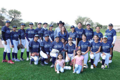 Semana del Migrante 2025: Rodrigo Ureño asiste a los encuentros de sóftbol en Jerez