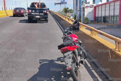 Vehículo choca una motocicleta sobre el Paseo del Mineral