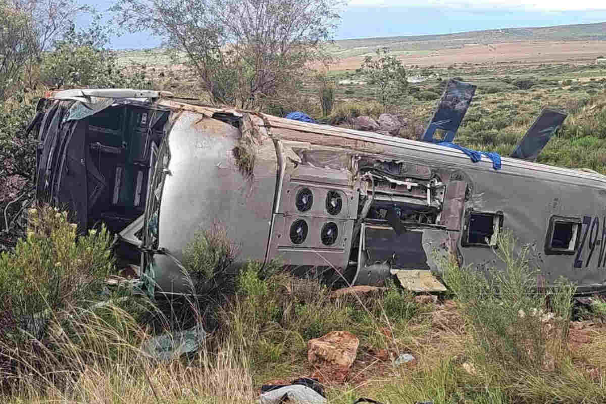 Volcadura de un autobús de pasajeros deja varios heridos y una niña fallecida