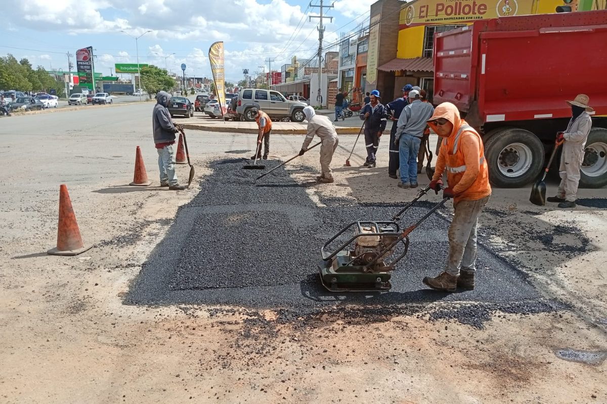 Atiende obras públicas de Guadalupe bacheo y reparaciones.