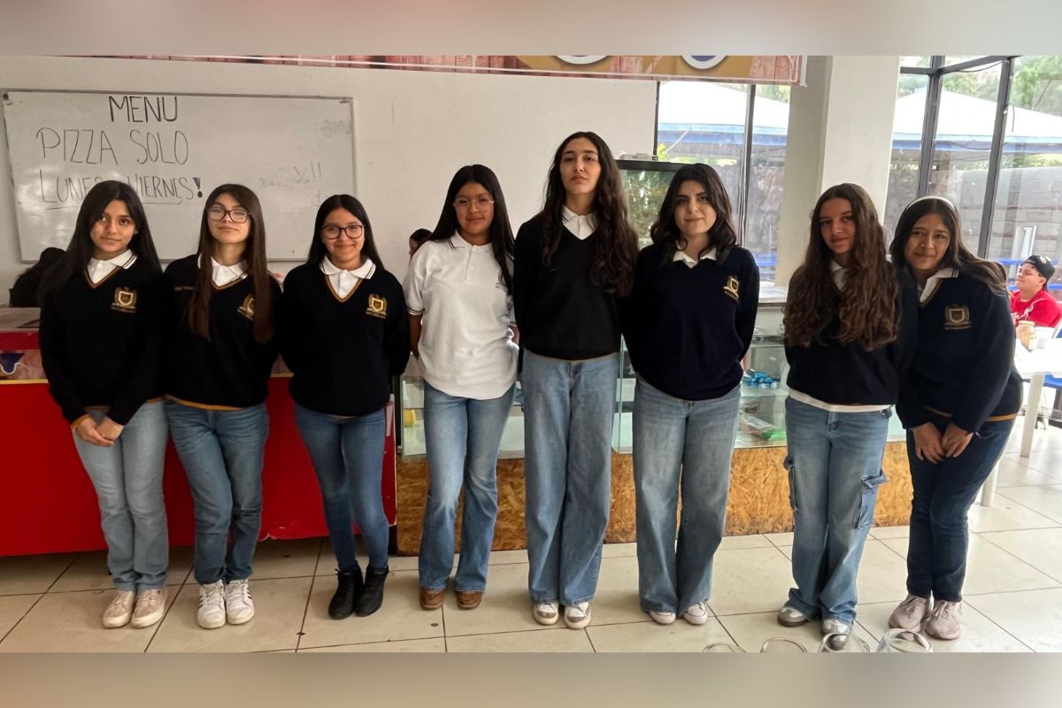 Rector de la UAZ toma protesta a nueva directora de secundaria.