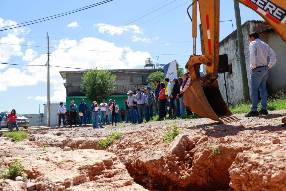Inician obras de pavimentación en San Pedro de Ábrego y San Isidro de Cabrales.