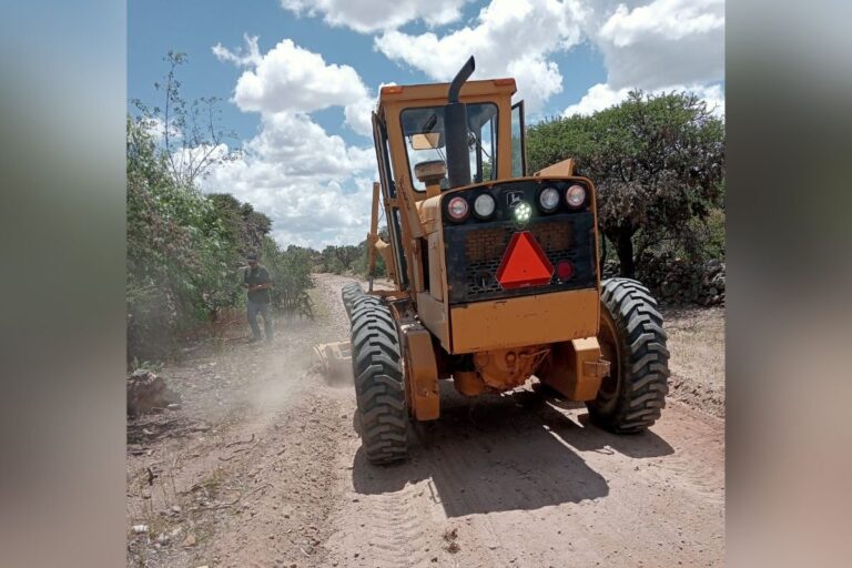 Ayuntamiento de Jerez inicia nivelación en el camino de Palmas Altas a Cieneguitas de Fernández