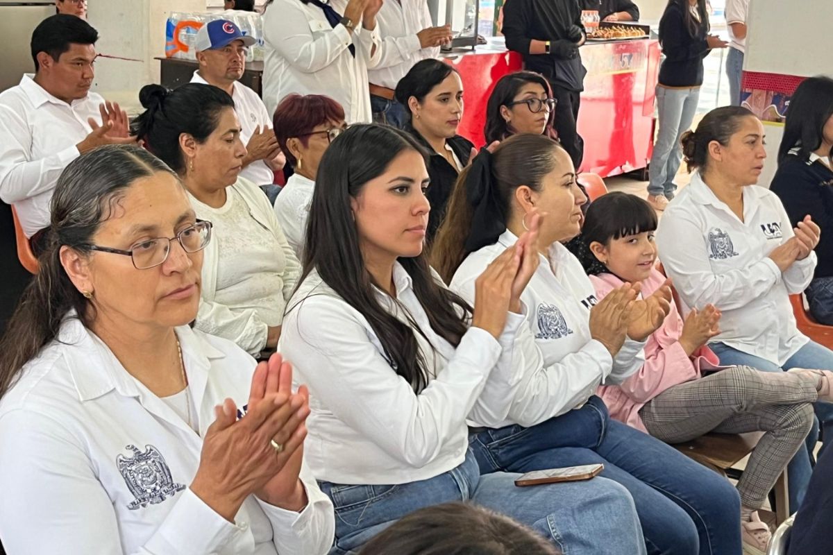 Rector de la UAZ toma protesta a nueva directora de secundaria.