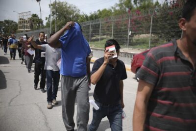 Se confirma que no se puede discriminar durante arrestos de migrantes en Estados Unidos