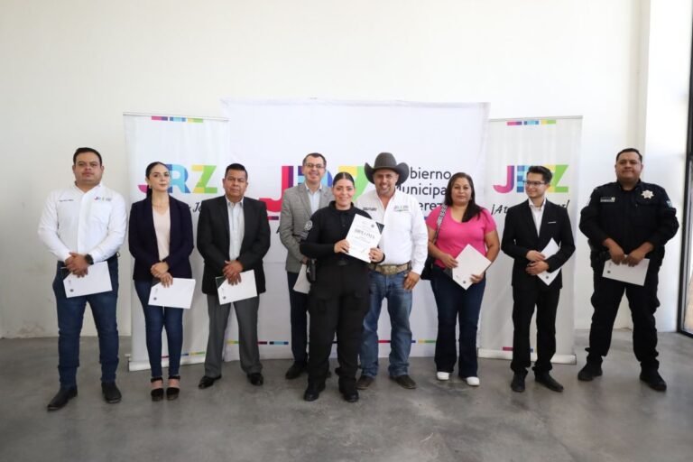 Rodigo Ureño premia a Ganadores del Méritos policiales