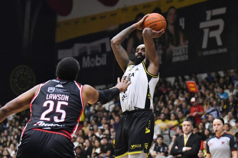 Reparten triunfos los Mineros y Fuerza Regia