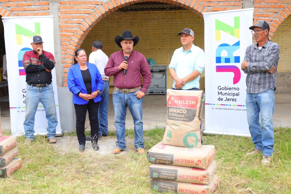 Rodrigo Ureño reafirma su compromiso en comunidades de Jerez.