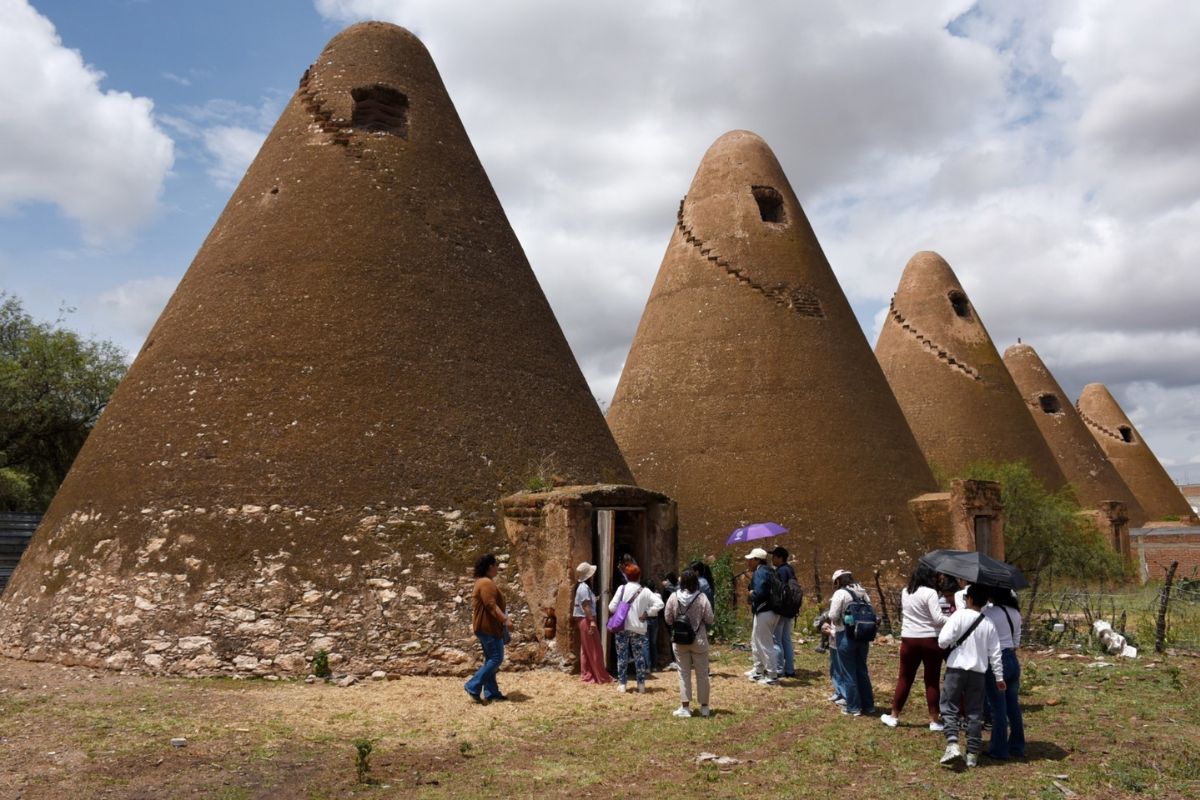 Ciudadanos y turistas se maravillan con la cultura e historia de Guadalupe.
