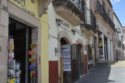 Ambulantaje deja sin ganancias a establecimientos del Centro Histórico