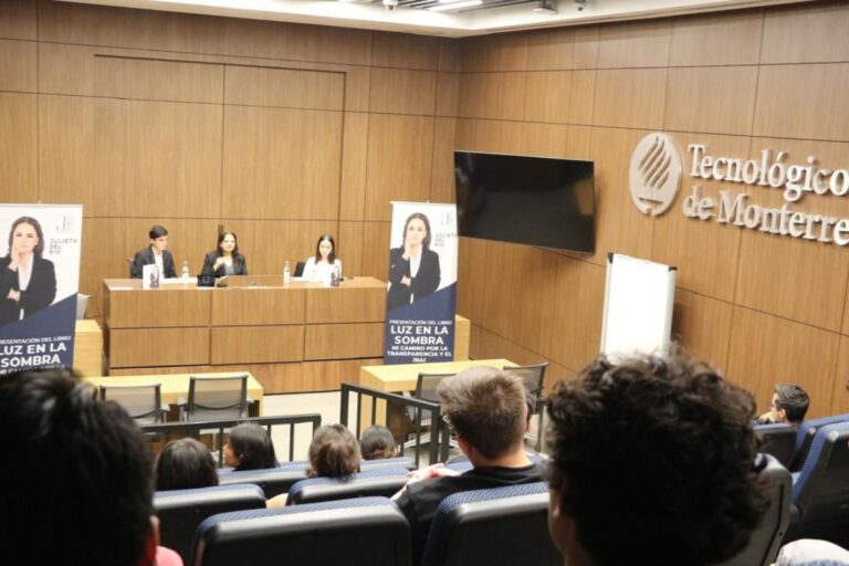 Luz en la sombra: Una generación con el poder de exigir transparencia: Julieta del Río