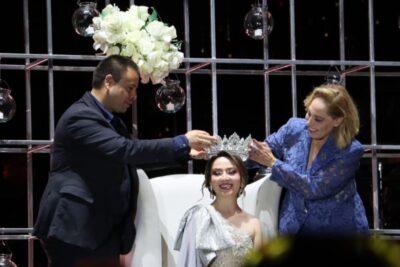 Coronan a Edna I como reina de la Feria de Fresnillo 2025