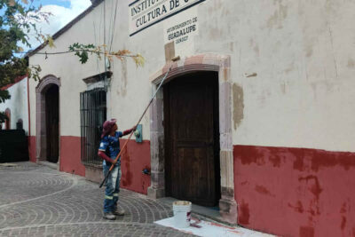 Dan mantenimiento a edificios emblemáticos del centro de Guadalupe