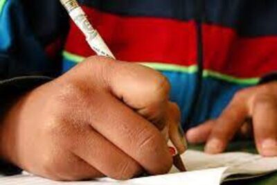 Alumnos del tele bachillerato estudian en el centro de salud en Santiaguillo, Fresnillo