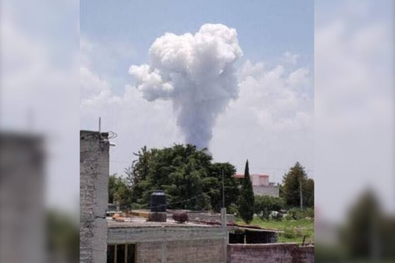 Explosión de camión con pirotecnia deja dos personas graves en Villanueva