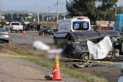 Fresnillo: Volcadura en la carretera federal 45 deja tres personas sin vida