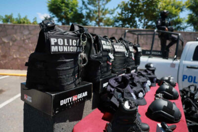 Gobernador entrega equipo y patrullas a policías municipales