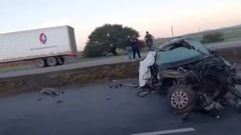 Accidente carretero deja saldo preliminar de tres muertos en Fresnillo