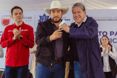 Monreal entrega patrullas y equipo policial en Tlaltenango