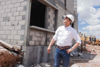 Pepe Saldívar supervisa construcción de casas del bienestar en Guadalupe