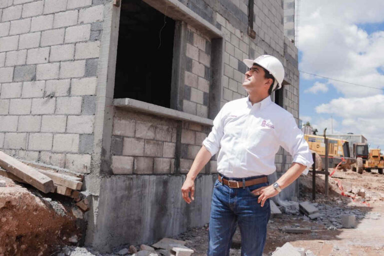 Pepe Saldívar supervisa construcción de casas del bienestar en Guadalupe