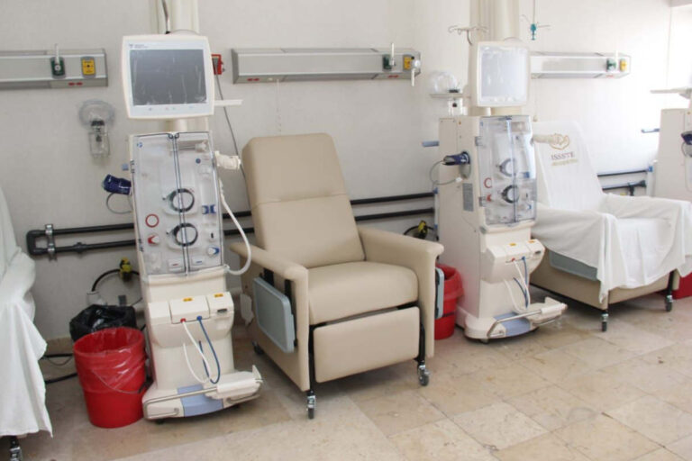 Renueva Hospital General del ISSSTE en Zacatecas sala de Hemodiálisis
