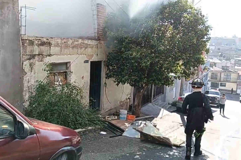 Se incendia vivienda en la colonia González Ortega de Zacatecas; hay perdida total
