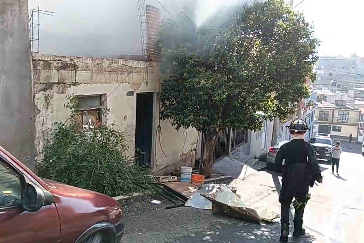 Se incendia vivienda en la colonia González Ortega de Zacatecas; hay perdida total