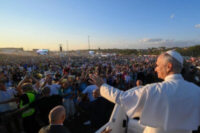 El Papa León XIV se reúne con jóvenes en Roma