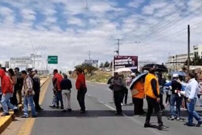 Entre canastas y cheques