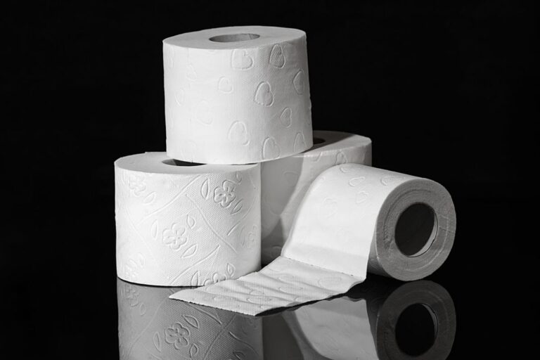 ¿Para qué sirve colocar un rollo de papel higiénico en el clóset?