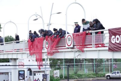 Impiden manifestación de activistas buscadoras durante el informe