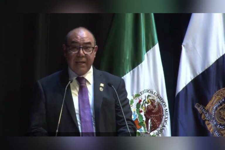 Ángel Román Gutiérrez asume rectoría con mensaje incluyente
