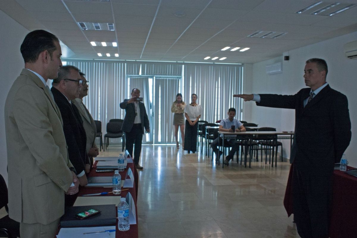 Se titulan de la Maestría en derecho Civil del Poder Judicial del Estado.