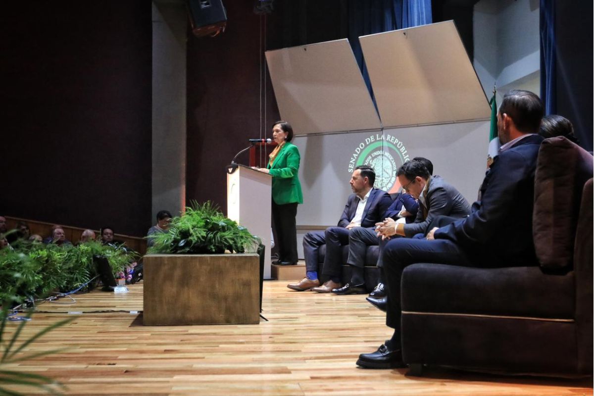 Amalia García rinde informe legislativo con enfoque social.
