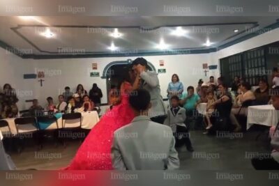Dejan plantada a quinceañera y fresnillenses se suman a la fiesta
