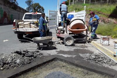Continúa bacheo en calles de Guadalupe y desazolve en comunidades
