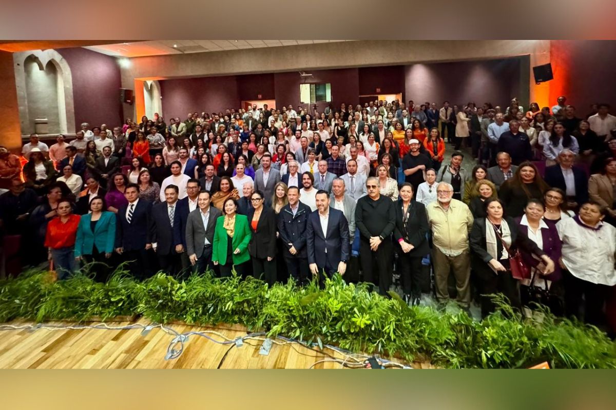 Amalia García rinde informe legislativo con enfoque social.
